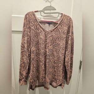 Democracy XL Lightweight Knit Top – Geometric Print High Low V-Neck Sweater